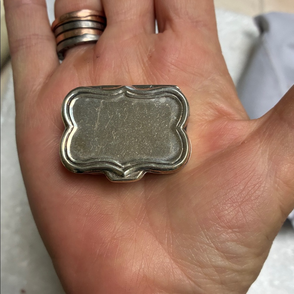 Sterling silver pill box - Picture 3 of 3